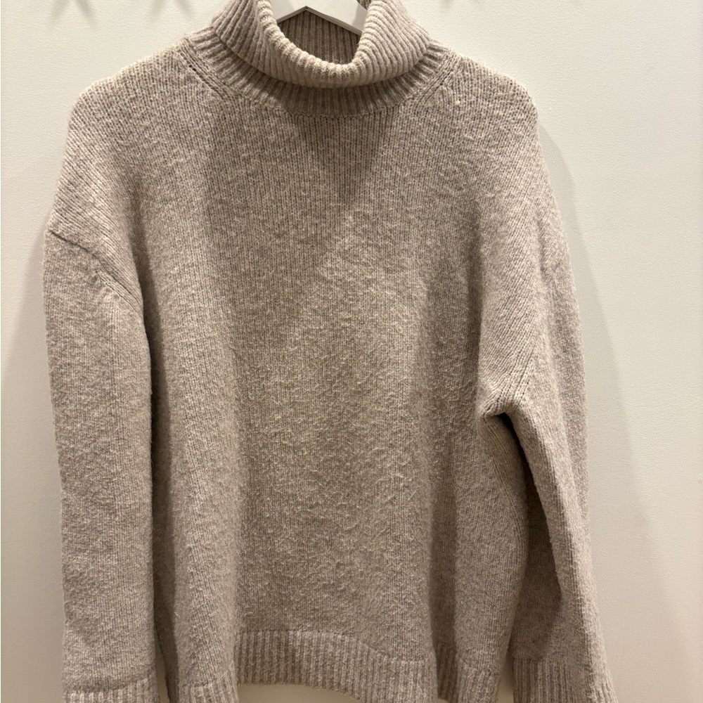 H&M Gray Turtleneck Sweater